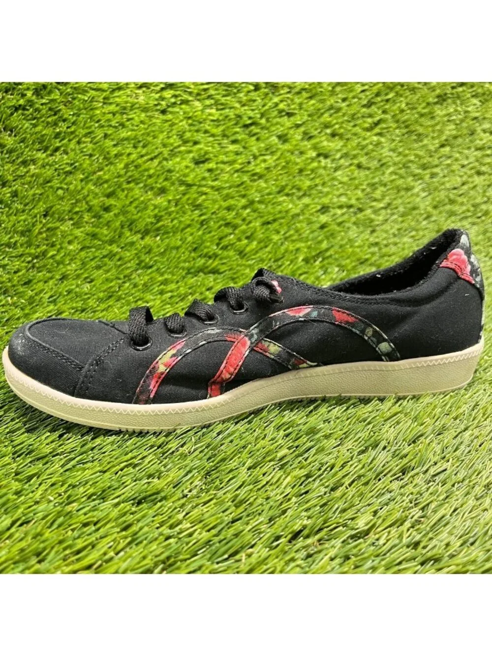 Skechers Madison Ave Womens Size 7.5 Black Casual Comfort Walking Slip-On Shoes